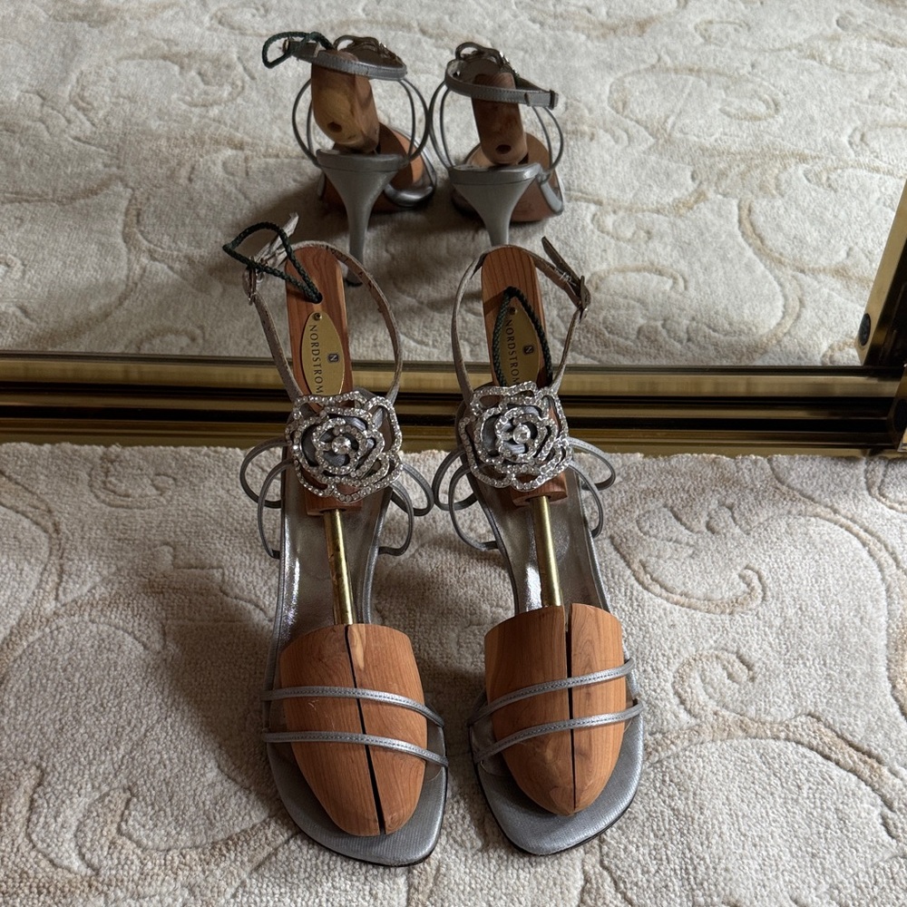 Vintage Stuart Weitzman Ramblin Rose Silver Strappy Sandals - Picture 2 of 8